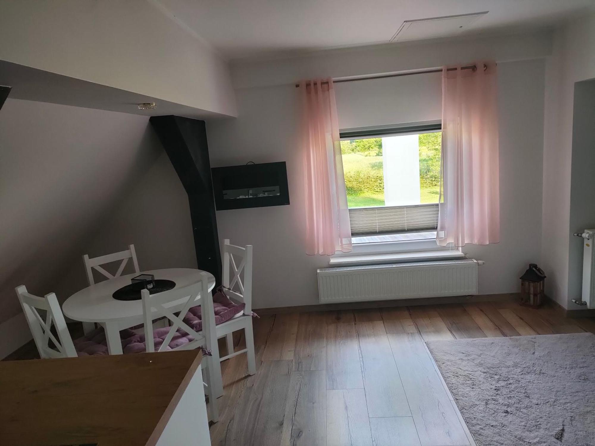 Na Poddaszu Pola Apartment *